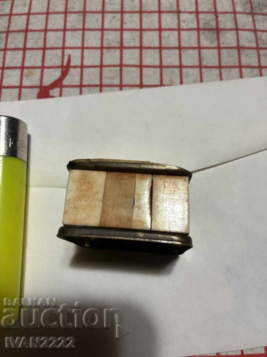 Licitație Vând cutie veche pentru bijuterii Licitație Vând cutie veche pentru bijuterii