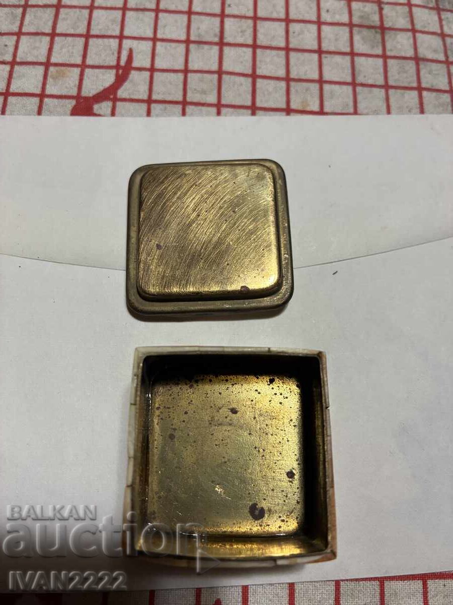 Vând cutie veche pentru bijuterii Vând cutie veche pentru bijuterii