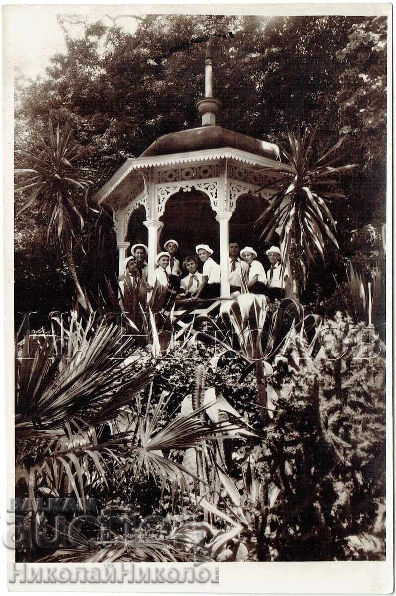 1958 LARGE OLD PHOTO CRIMEA GURZUF PIONEER FESTIVAL J595