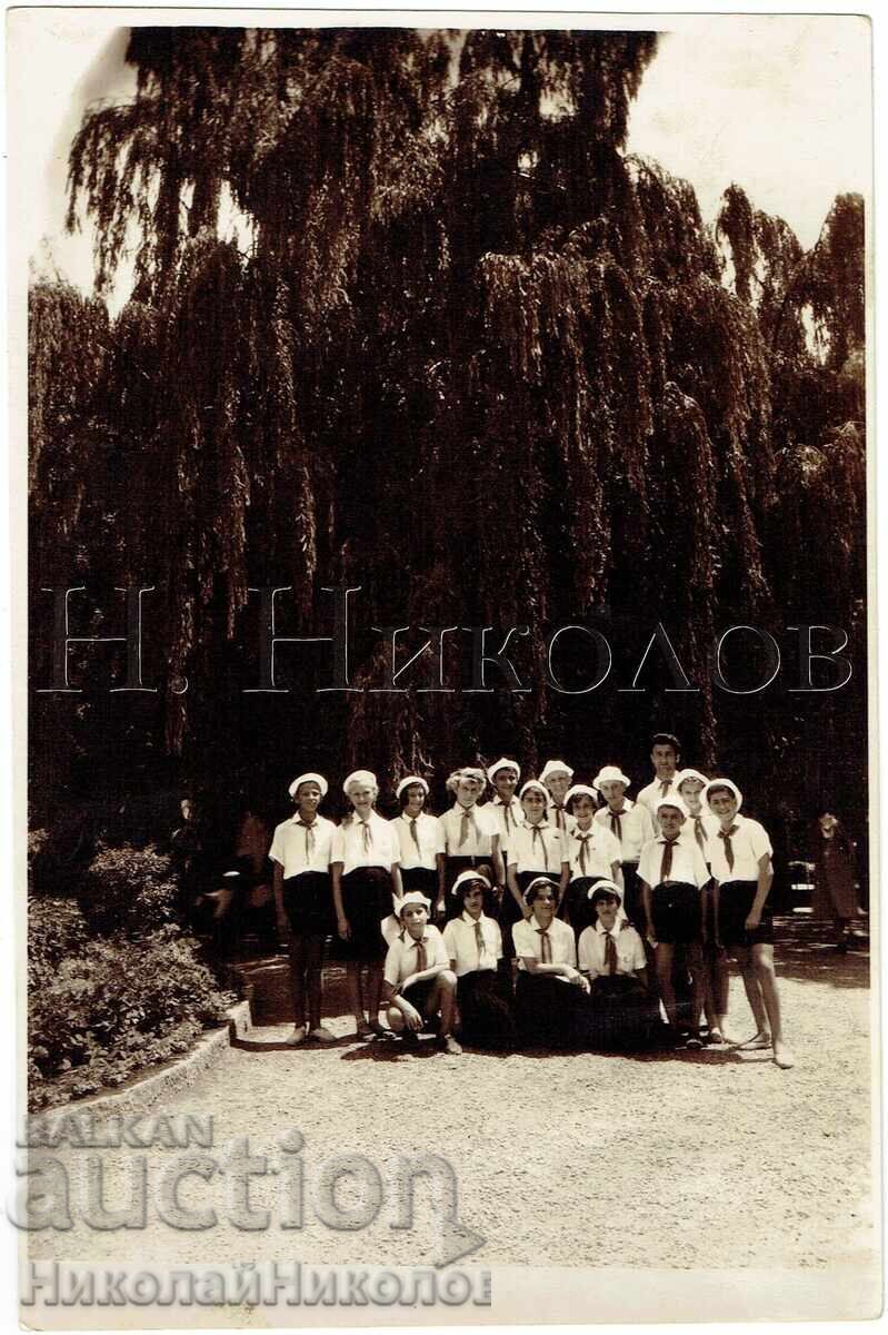 1958 ГОЛЯМА СТАРА СНИМКА КРИМ ГУРЗУФ ПИОНЕРСКИ ФЕСТИВАЛ Ж596 1958 ГОЛЯМА СТАРА СНИМКА КРИМ ГУРЗУФ ПИОНЕРСКИ ФЕСТИВАЛ Ж596