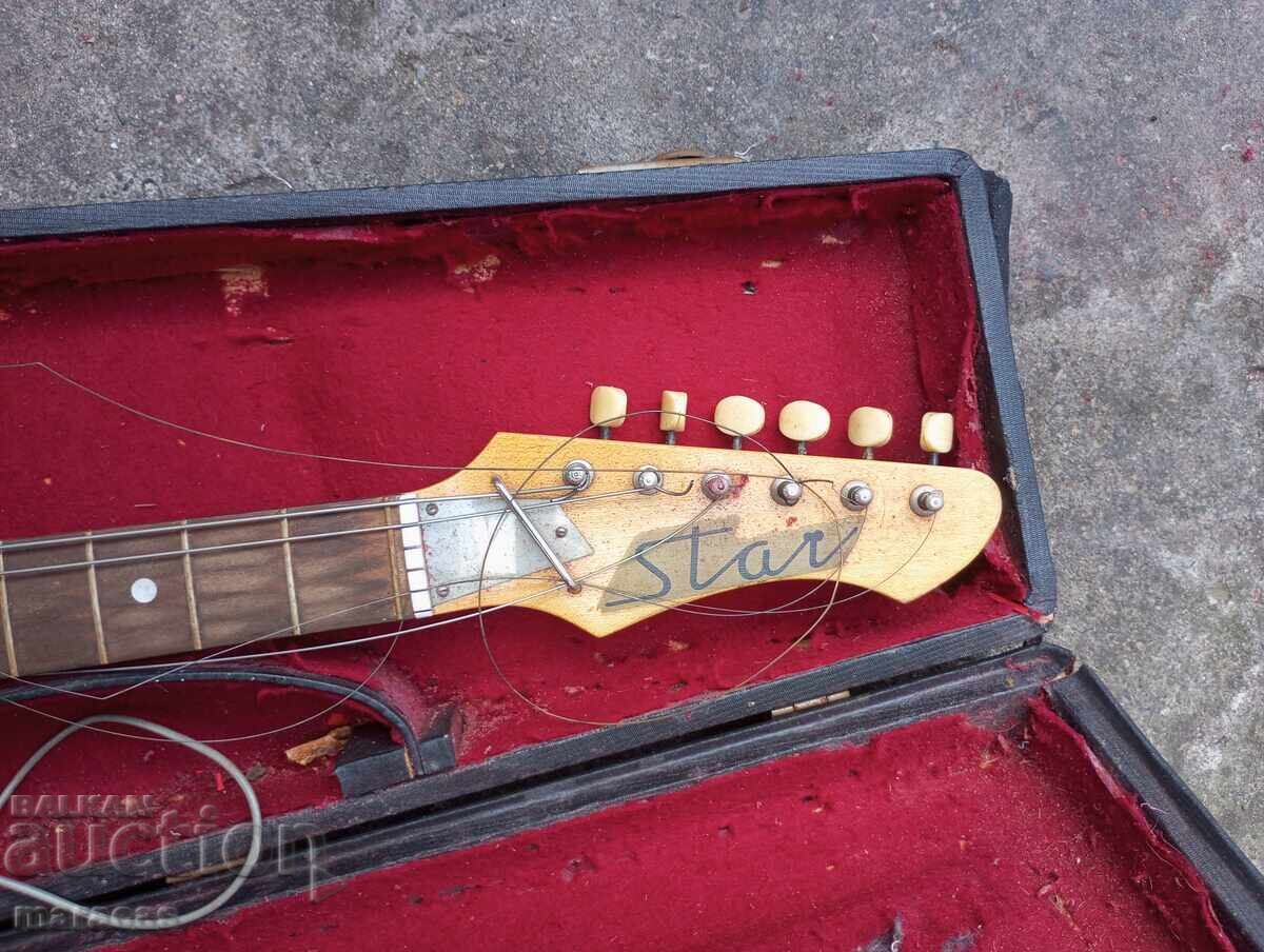 Chitara electrică veche cu preț € 40.00 | 78.23 BGN Chitara electrică veche cu preț € 40.00 | 78.23 BGN