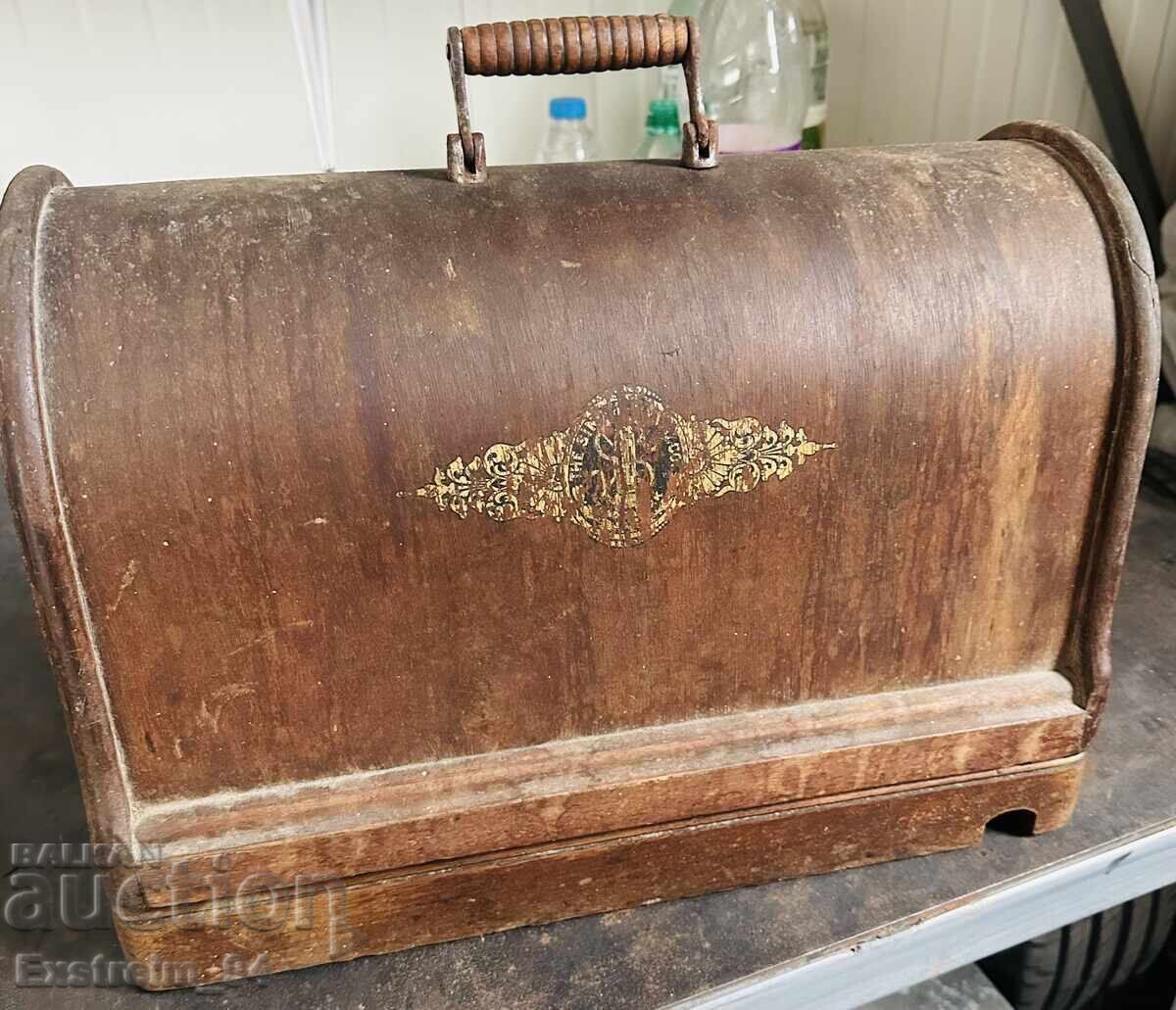 Antique Singer sewing machine model 28K with price € 40.00 | 78.23 BGN