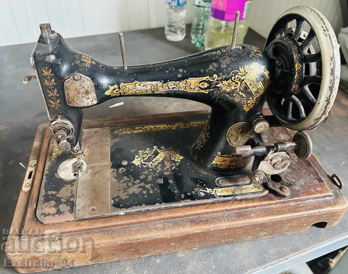 Антична шевна машина Singer модел 28K