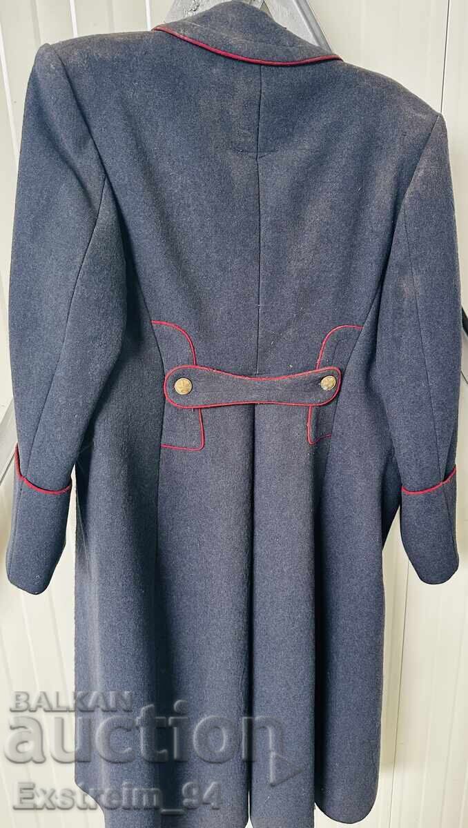 Αυθεντικό χειμερινό παλτό αξιωματικού με τιμή € 40.00 | 78.23 BGN