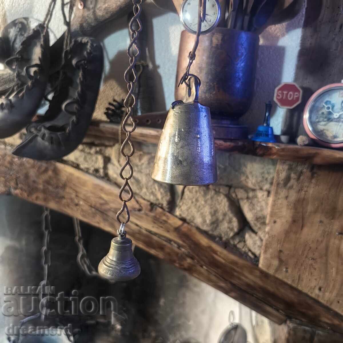 Livrarea Vase vechi de bronz