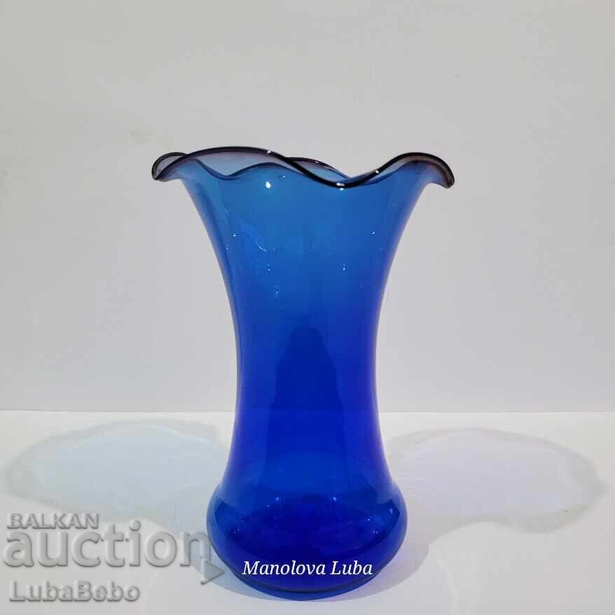 Καλλιτεχνικό βάζο από γυαλί σε χρώμα κοβαλτίου Καλλιτεχνικό βάζο από γυαλί σε χρώμα κοβαλτίου