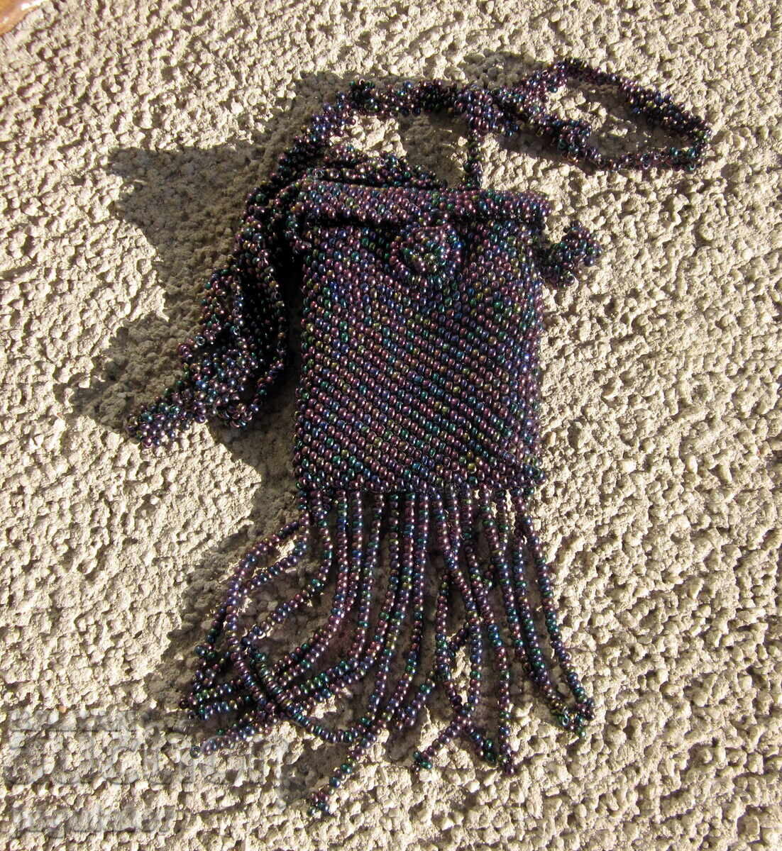 Bijuterie folclorică din perioada Renașterii Bulgare cu poșetă din mărgele Bijuterie folclorică din perioada Renașterii Bulgare cu poșetă din mărgele