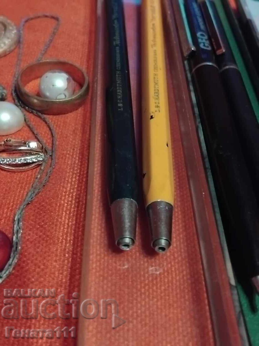 Delivery of Lot of pens, matches, and lighters Delivery of Lot of pens, matches, and lighters