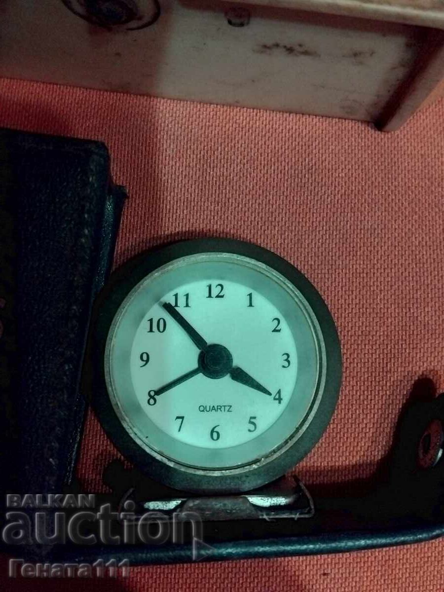 Стари часовници с цена € 10.00 | 19.56 лв.