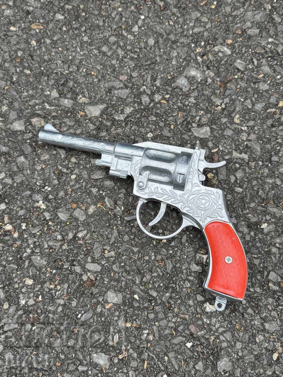 Παλιό Ρωσικό Μεταλλικό παιχνίδι πιστόλι καψυλίων ρεβόλβερ με κουτί με τιμή € 7.80 | 15.26 BGN