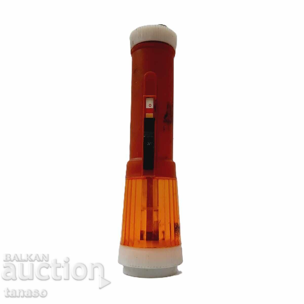 Lanternă de semnalizare veche, funcțională (9.3) cu preț € 12.00 | 23.47 BGN