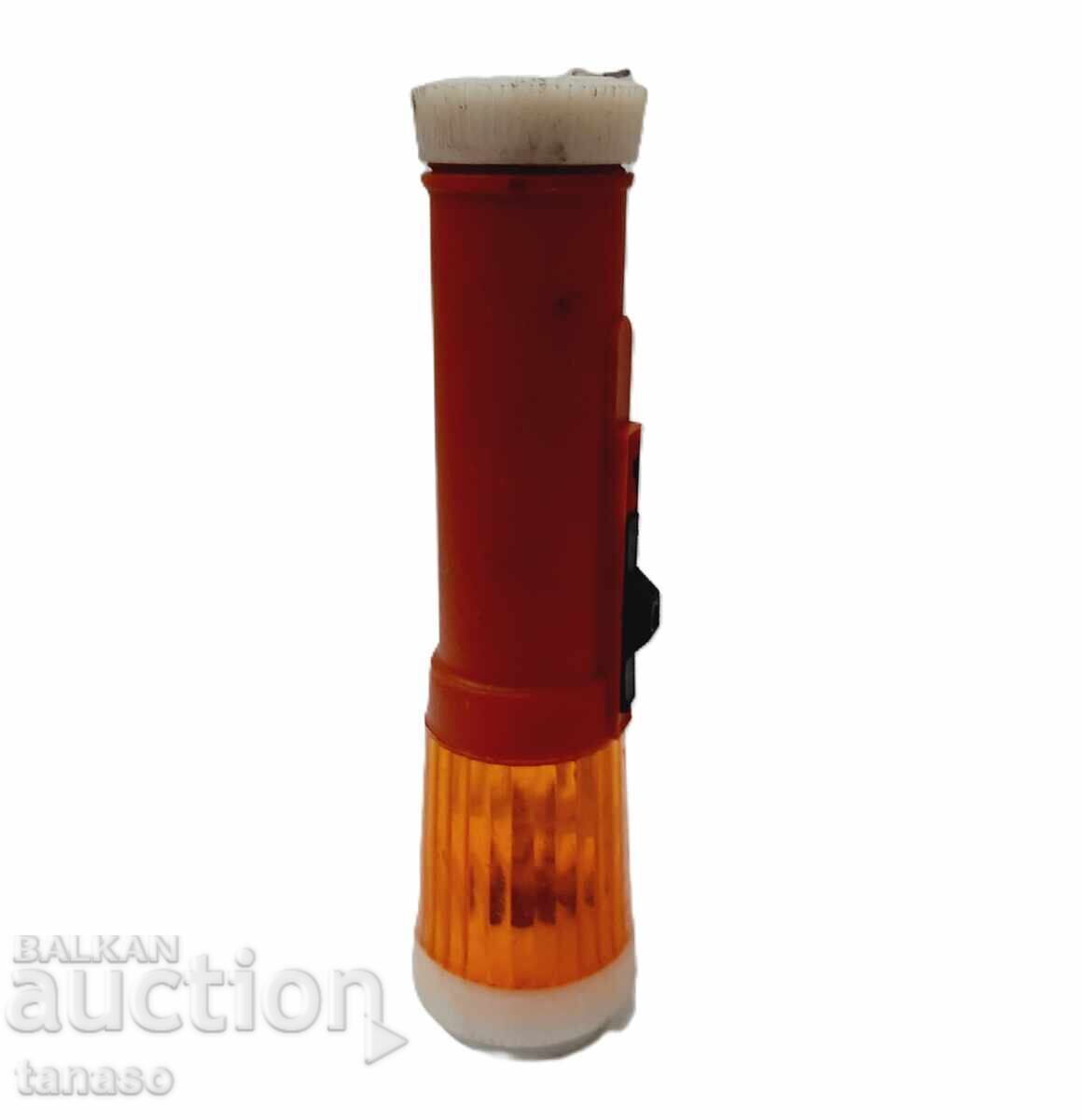 Licitație Lanternă de semnalizare veche, funcțională (9.3)