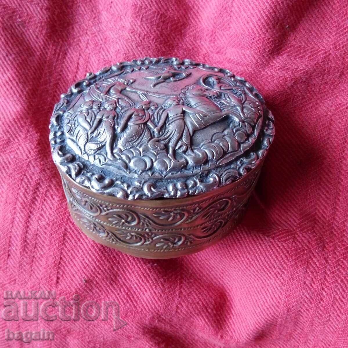 Кутия за енфие, сачан. с цена € 100.00 | 195.58 лв.