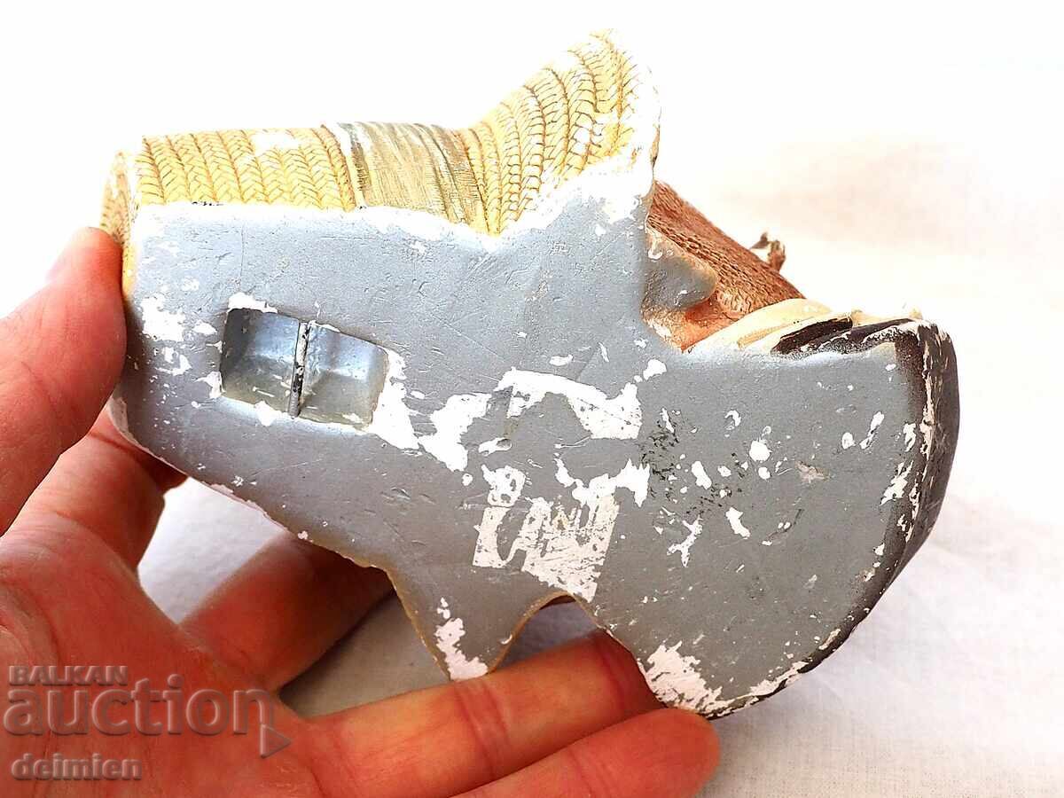 Livrarea FIGURINĂ PORȚELAN VINTAGE BOSSONS ENGLAND, PICTATĂ MANUAL