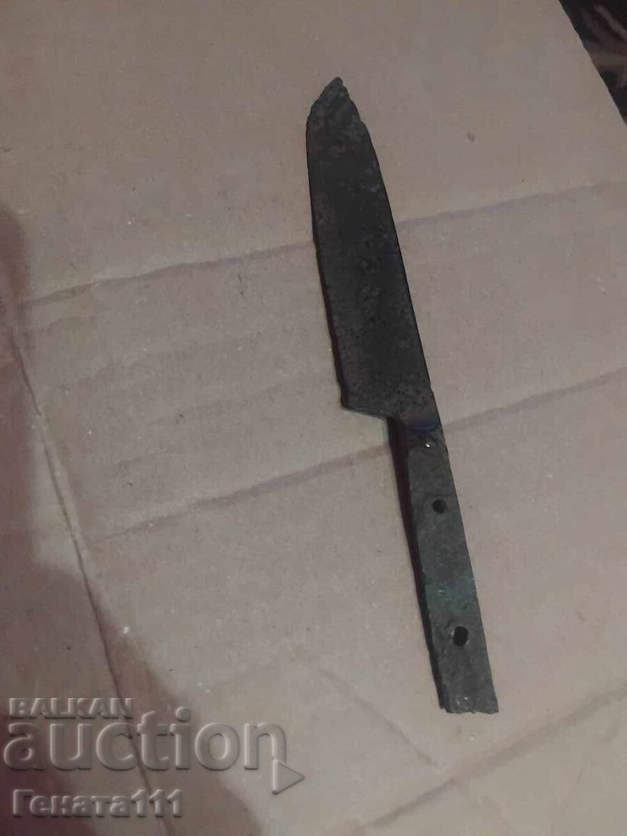 Cuțit forjat vechi cu preț € 15.50 | 30.32 BGN