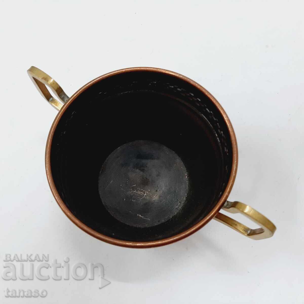 Μικρό χάλκινο σκεύος (μπολ ή κύπελλο) με ορειχάλκινα χερούλια (13.3) - 5