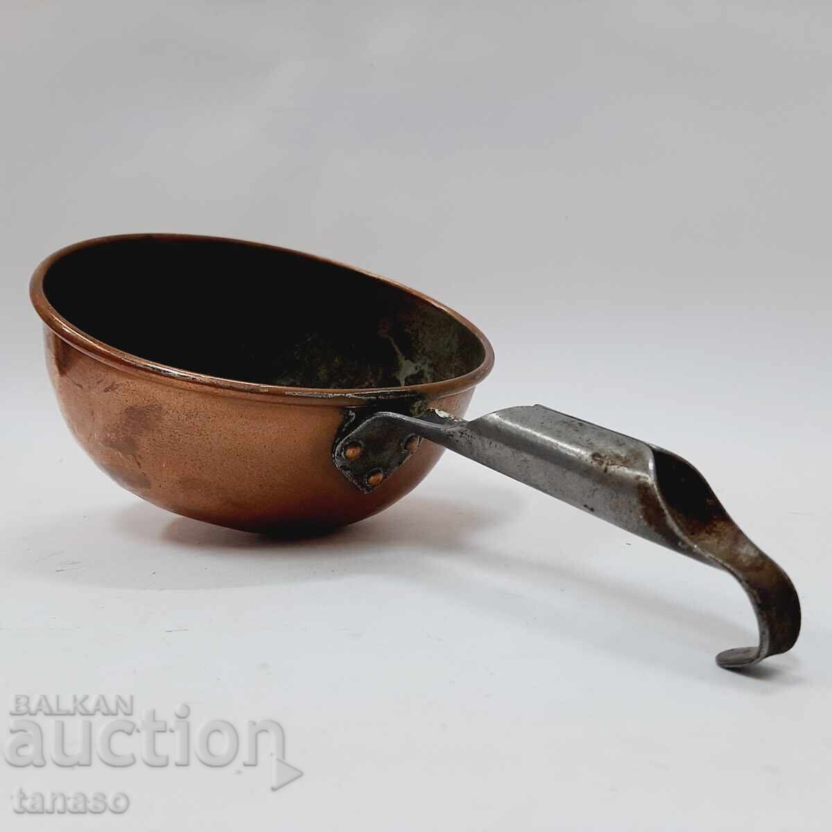 Παράδοση Χάλκινη κουτάλα ή βαθύ τηγάνι (13.3) Παράδοση Χάλκινη κουτάλα ή βαθύ τηγάνι (13.3)