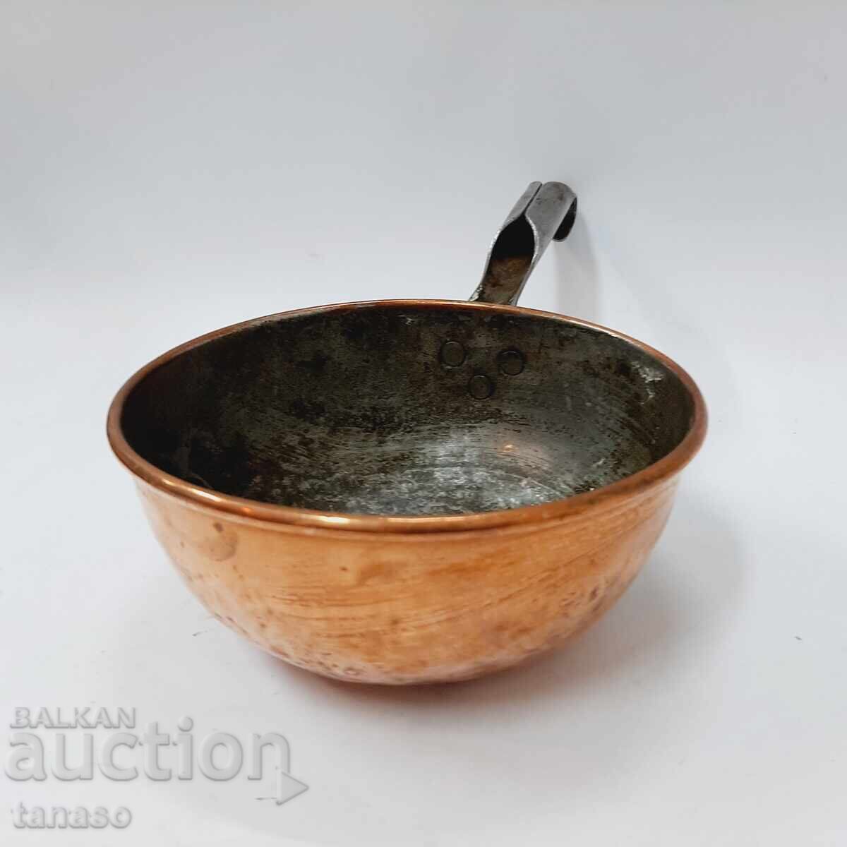 Χάλκινη κουτάλα ή βαθύ τηγάνι (13.3) Χάλκινη κουτάλα ή βαθύ τηγάνι (13.3)