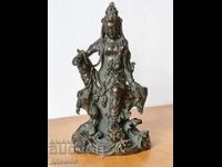 Статуетка младият Буда