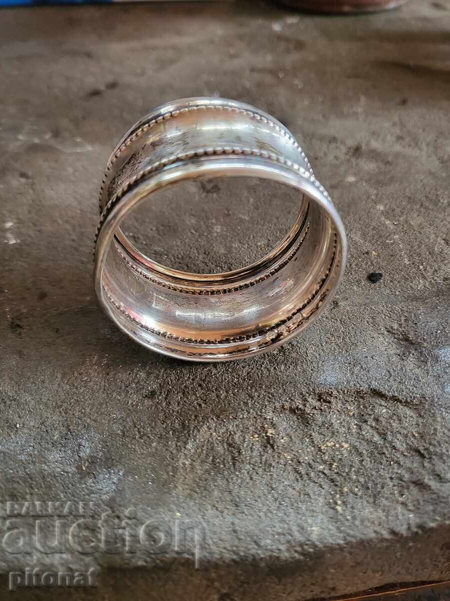 Licitație Inel antic din argint pentru șervețele