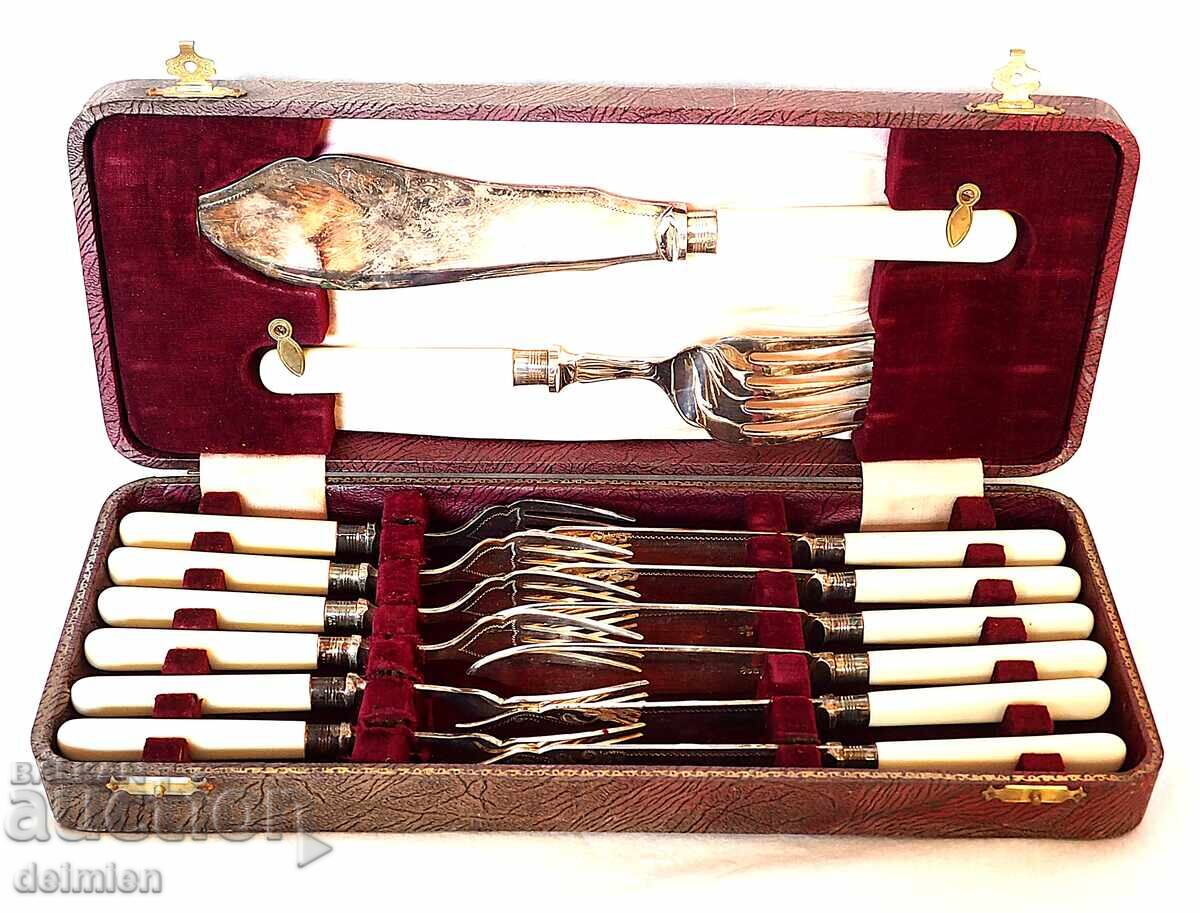 ANTIQUE FISH CUTLERY SET, STERLING SILVER RINGS, ENGLAND
