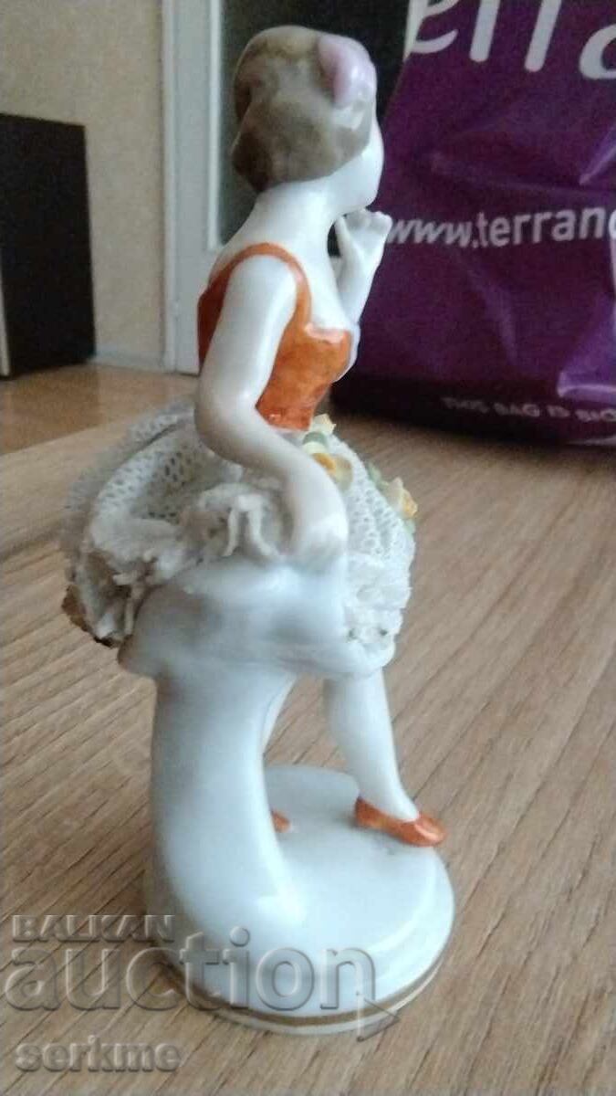 Delivery of Porcelain figure