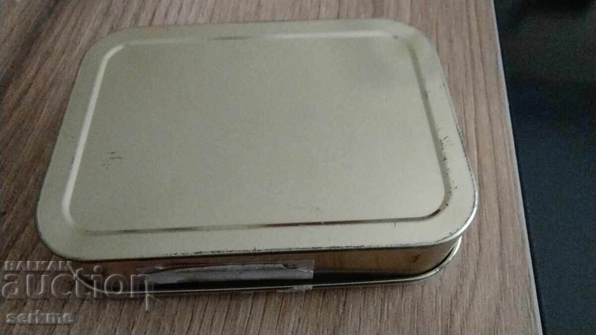 Кутия с цена € 10.00 | 19.56 лв.