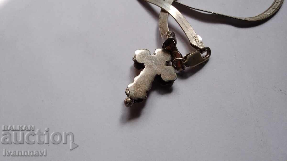 Livrarea Cruce din argint cu lanț plat elegant și marcaje Livrarea Cruce din argint cu lanț plat elegant și marcaje