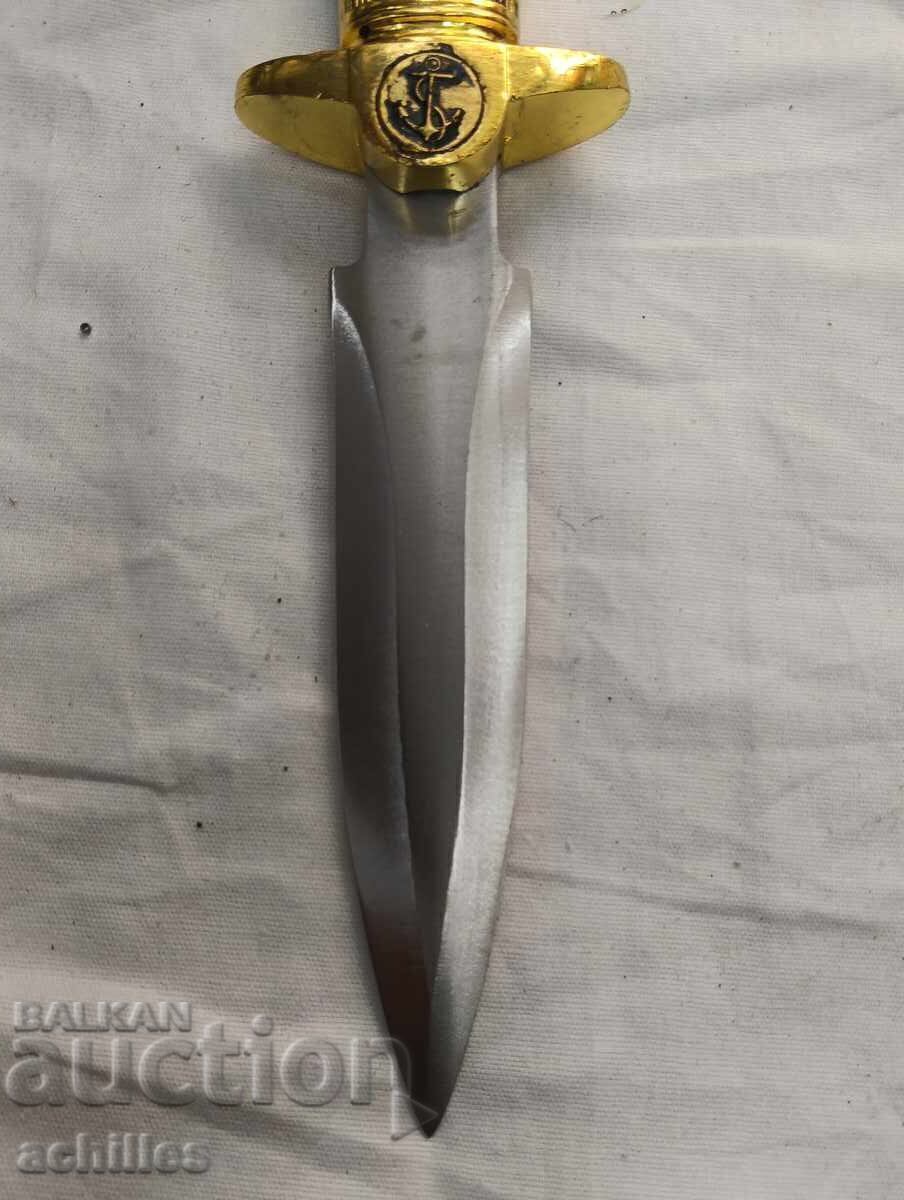 Licitație Pumnal marin placat cu aur