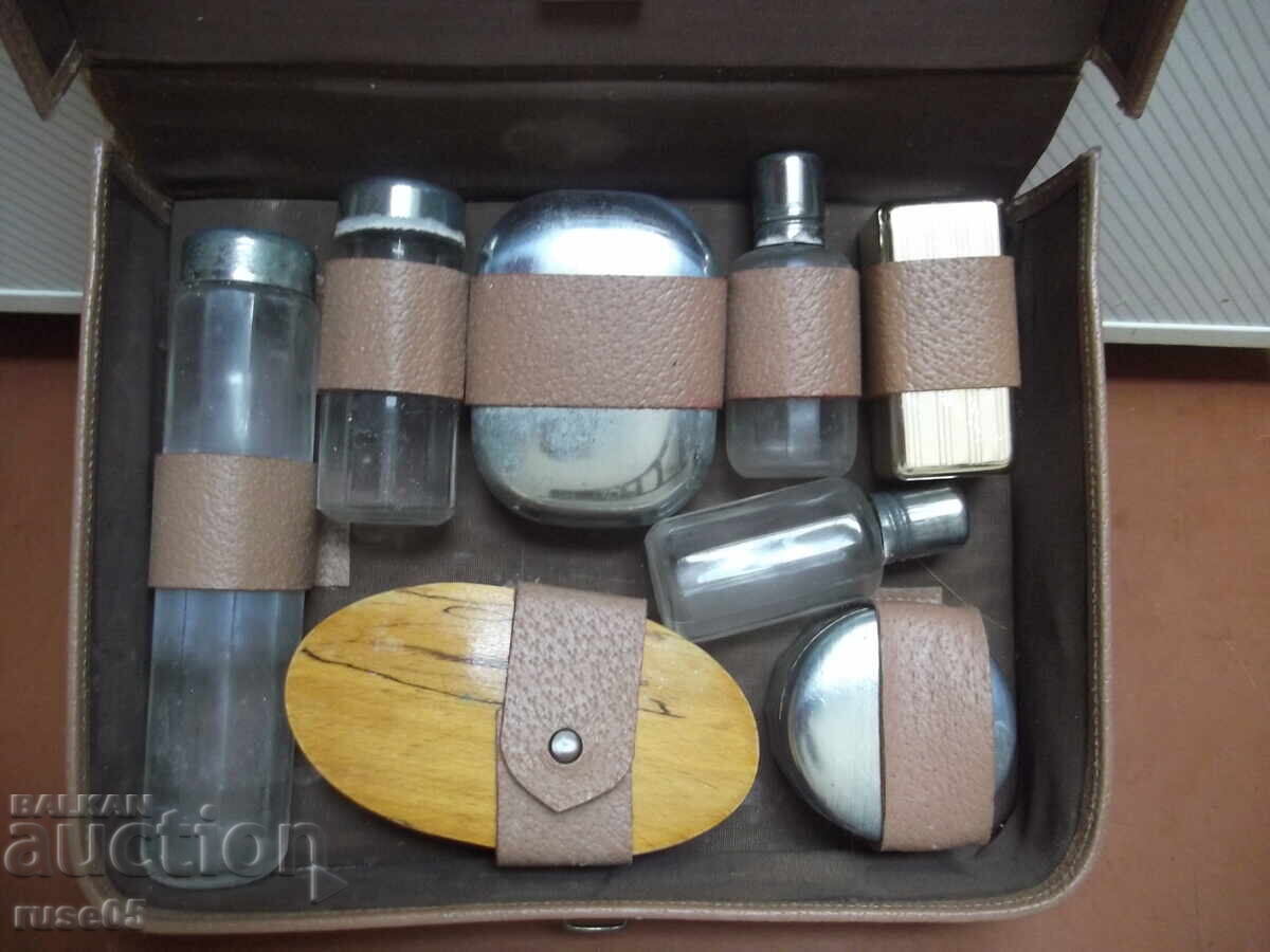 Licitație Portfard vechi pentru articole de toaletă