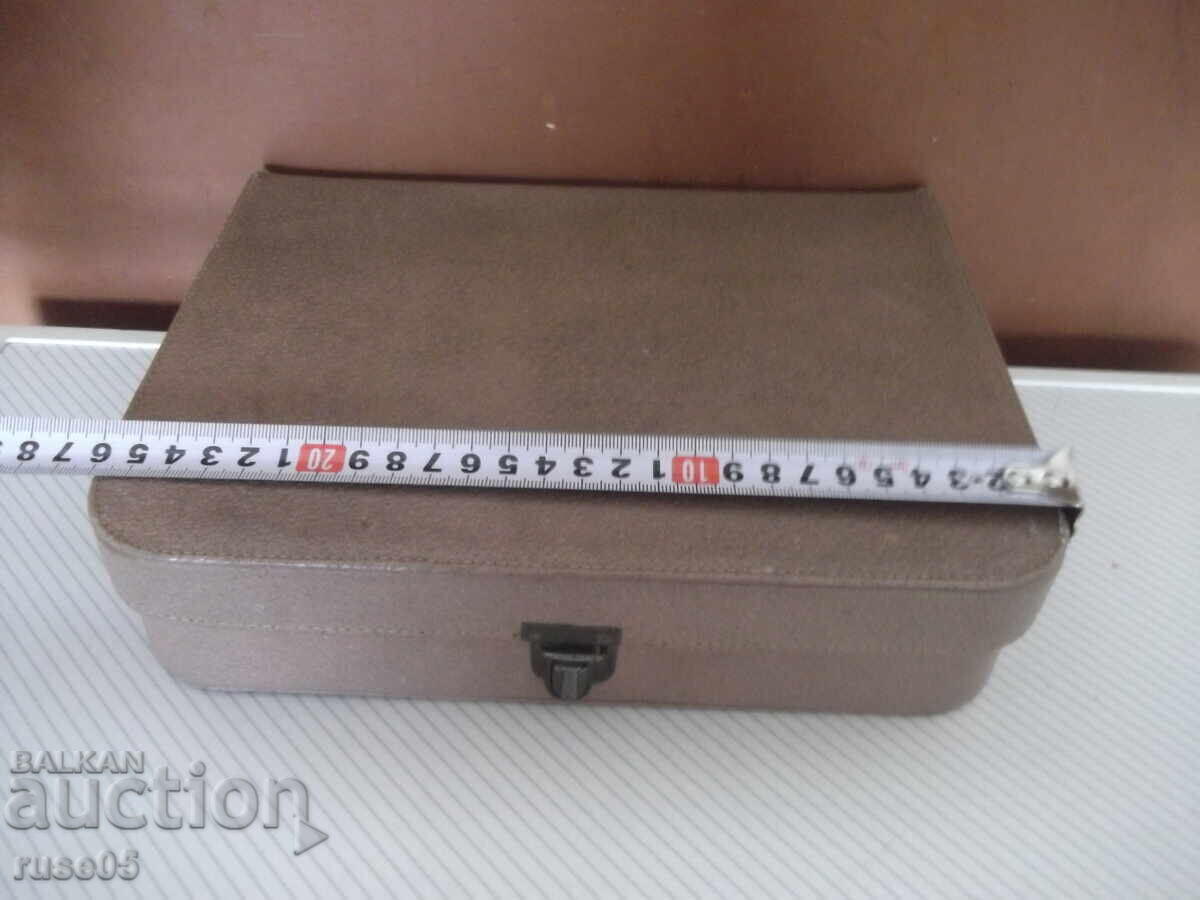 Livrarea Portfard vechi pentru articole de toaletă