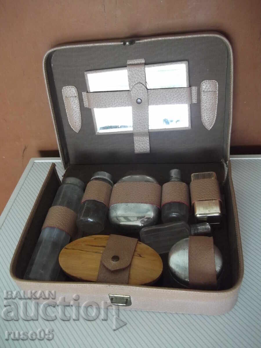 Portfard vechi pentru articole de toaletă