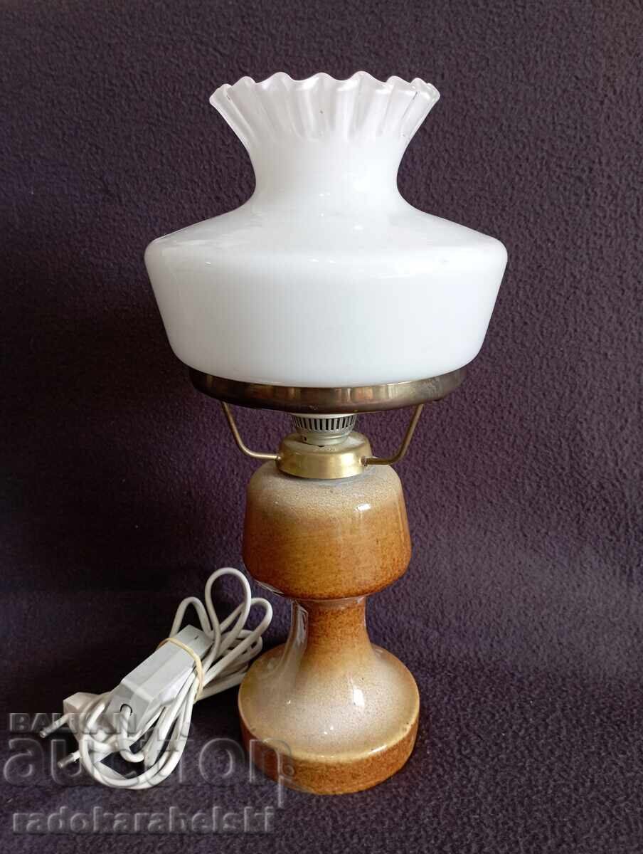 Set de două lămpi din porțelan cu abajururi din sticlă albă cu preț € 39.90 | 78.04 BGN