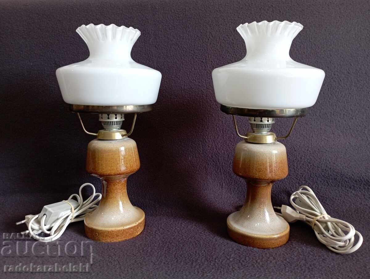 Set de două lămpi din porțelan cu abajururi din sticlă albă