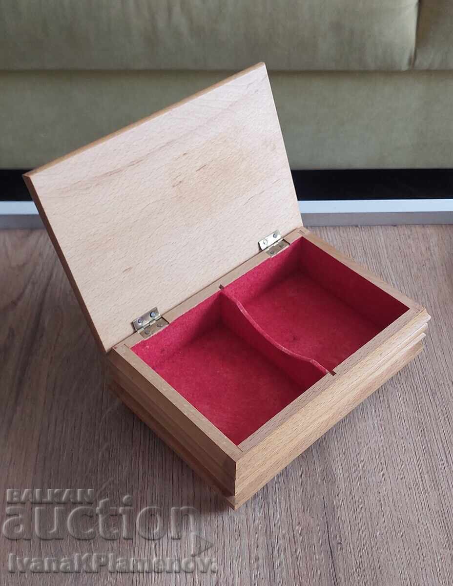 Ξύλινο κουτί για κάρτες για γνώστες Ξύλινο κουτί για κάρτες για γνώστες