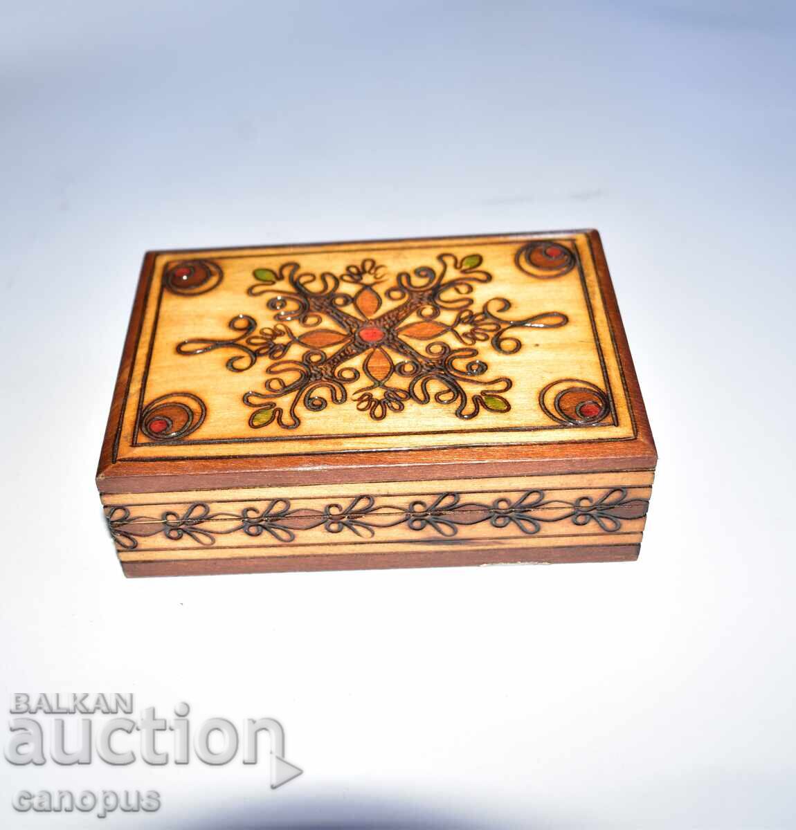 Cutie veche din lemn - Pirogravată - foarte bine păstrată cu preț € 14.00 | 27.38 BGN Cutie veche din lemn - Pirogravată - foarte bine păstrată cu preț € 14.00 | 27.38 BGN