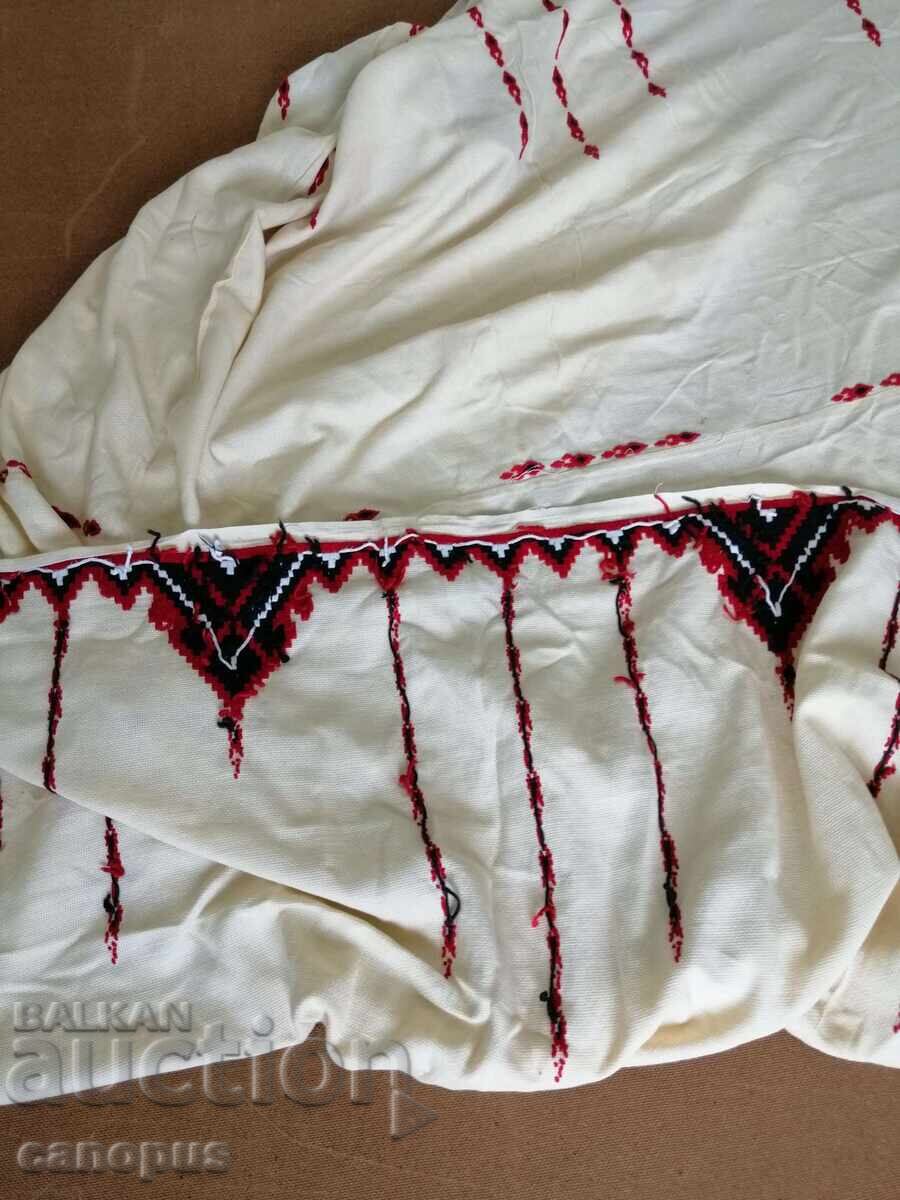 Licitație Platou vechi cu broderie manuală - textil