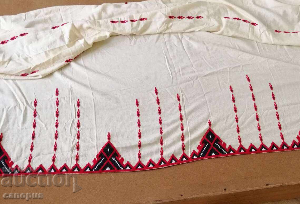 Platou vechi cu broderie manuală - textil