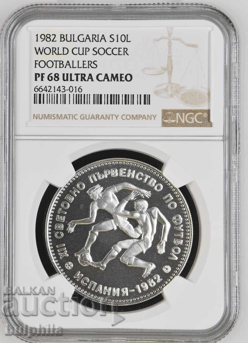 10 leva 1982 Two football players, NGC PF 68