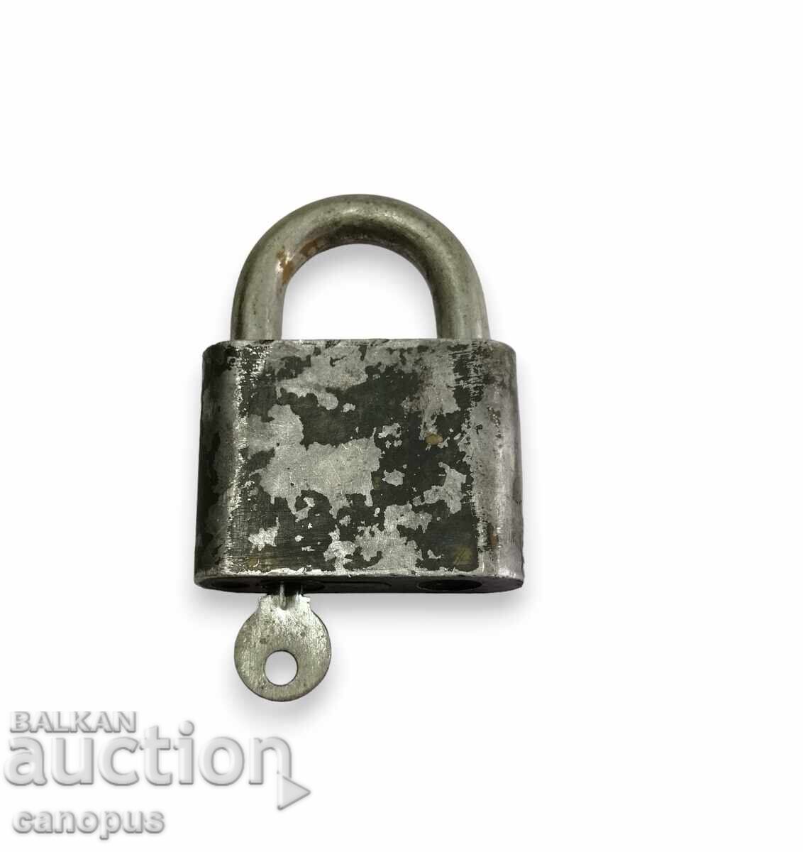 Стар Катинар с ключ - Работещ с цена € 12.00 | 23.47 лв.