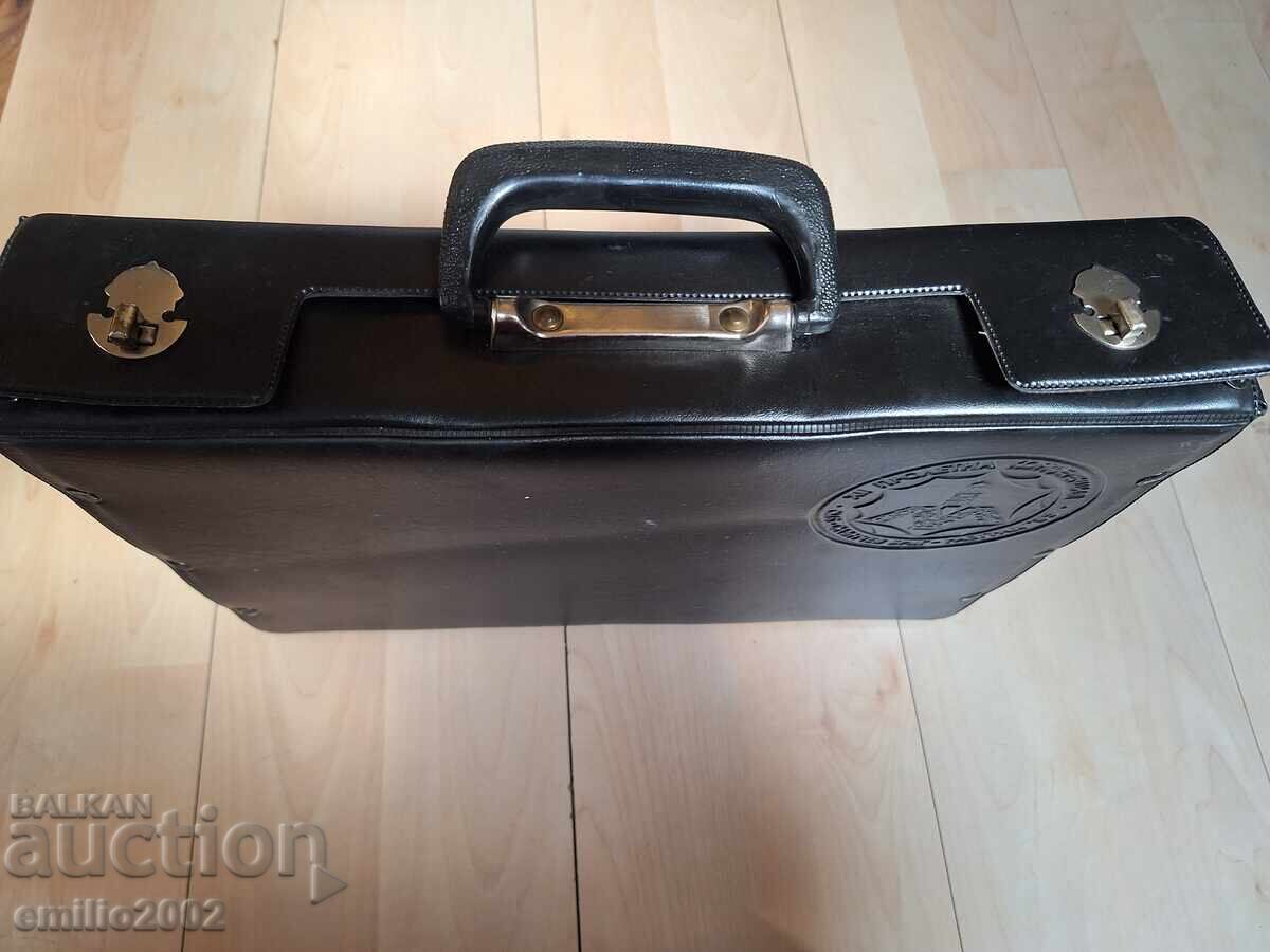 Ρετρό βαλιτσάκι σοσιαλισμού