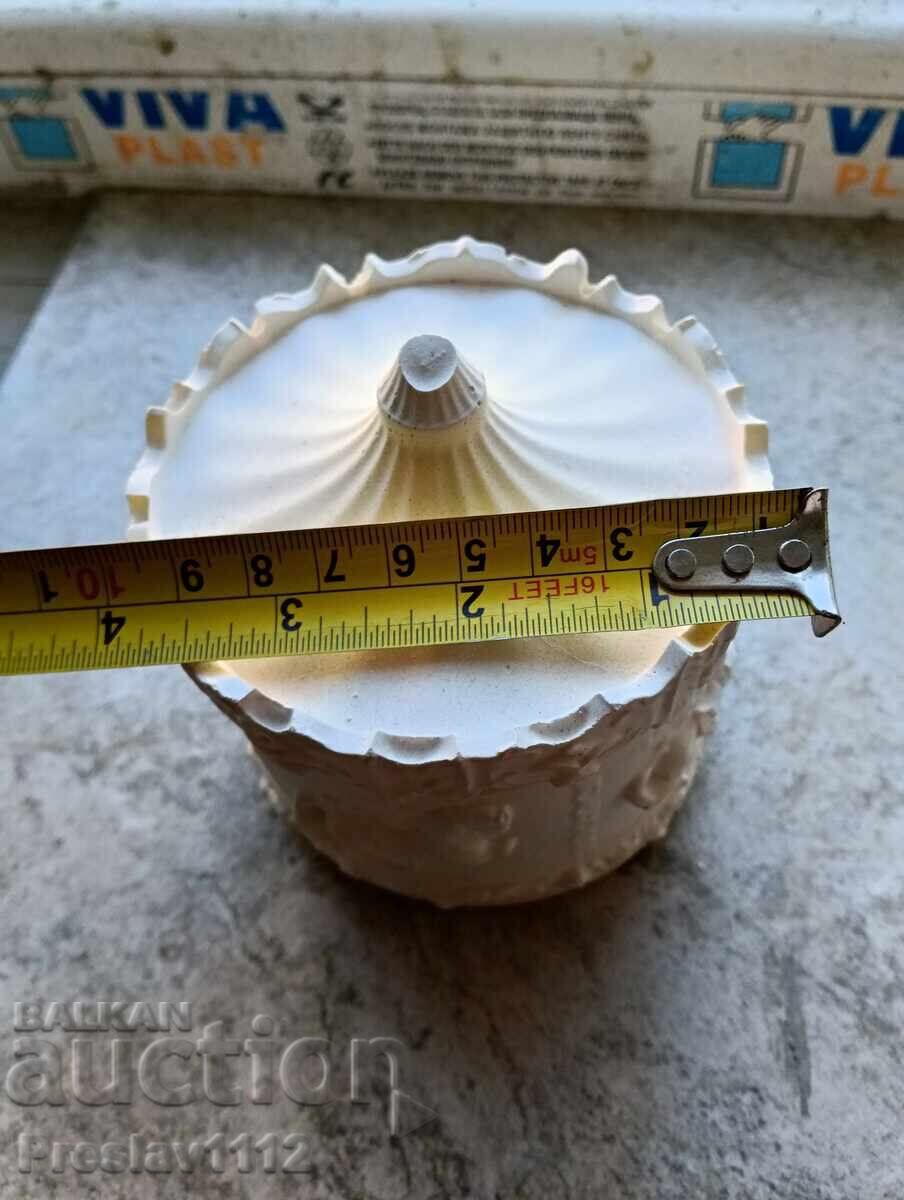 Recipient din ghips cu ornamente cu preț € 0.01 | 0.02 BGN Recipient din ghips cu ornamente cu preț € 0.01 | 0.02 BGN