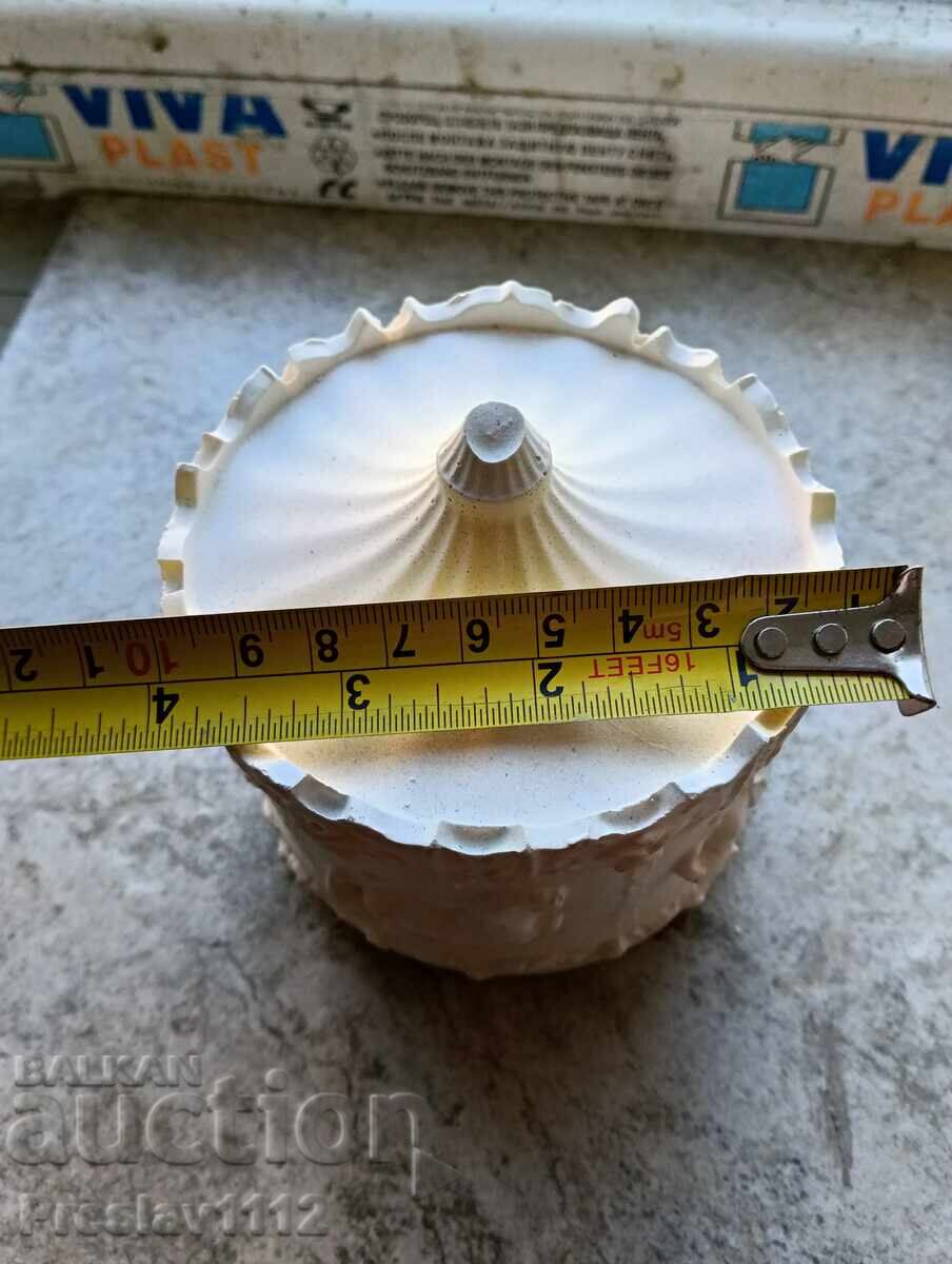 Licitație Recipient din ghips cu ornamente Licitație Recipient din ghips cu ornamente