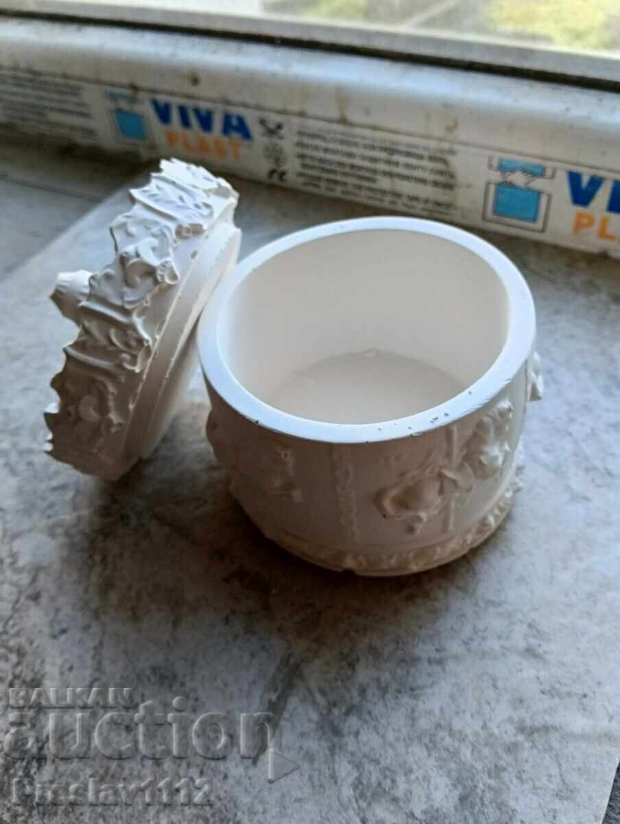 Recipient din ghips cu ornamente - 5 Recipient din ghips cu ornamente - 5