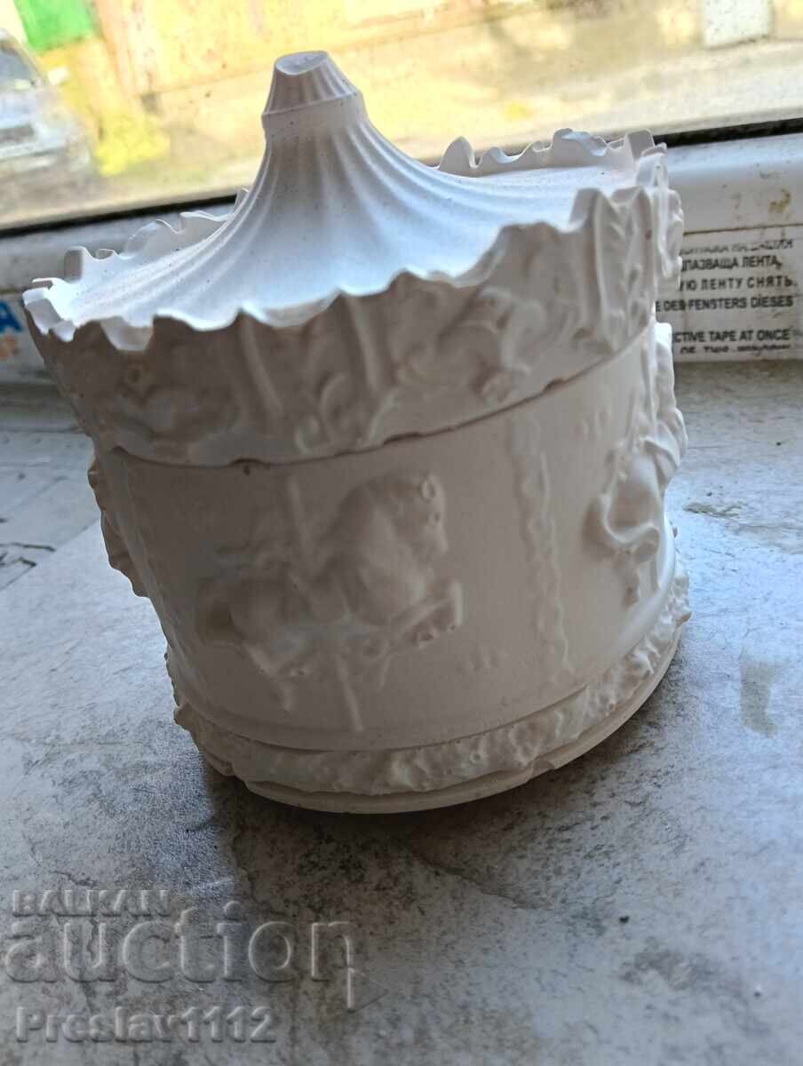 Recipient din ghips cu ornamente - 6 Recipient din ghips cu ornamente - 6