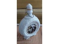 Porcelain flask for connoisseurs