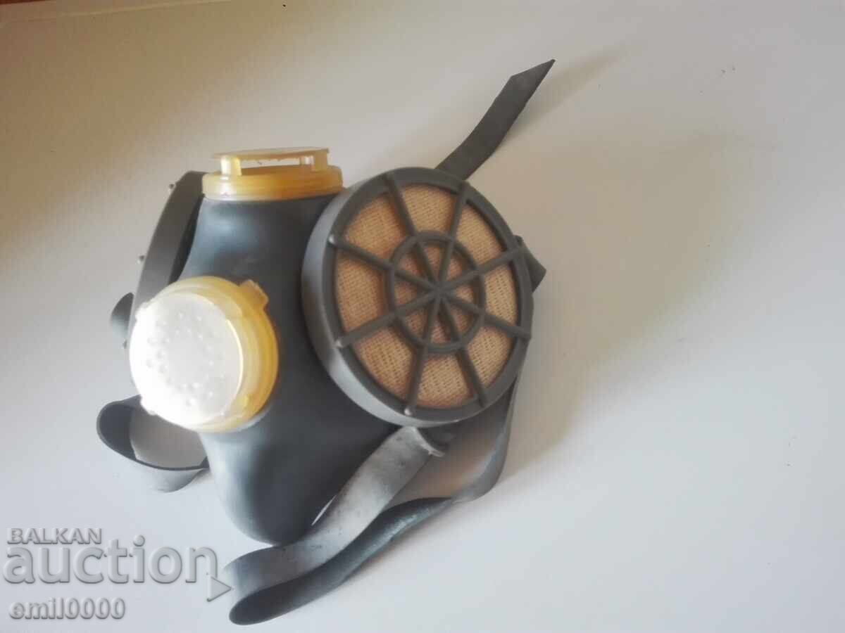 Аукцион Стара респираторна маска.