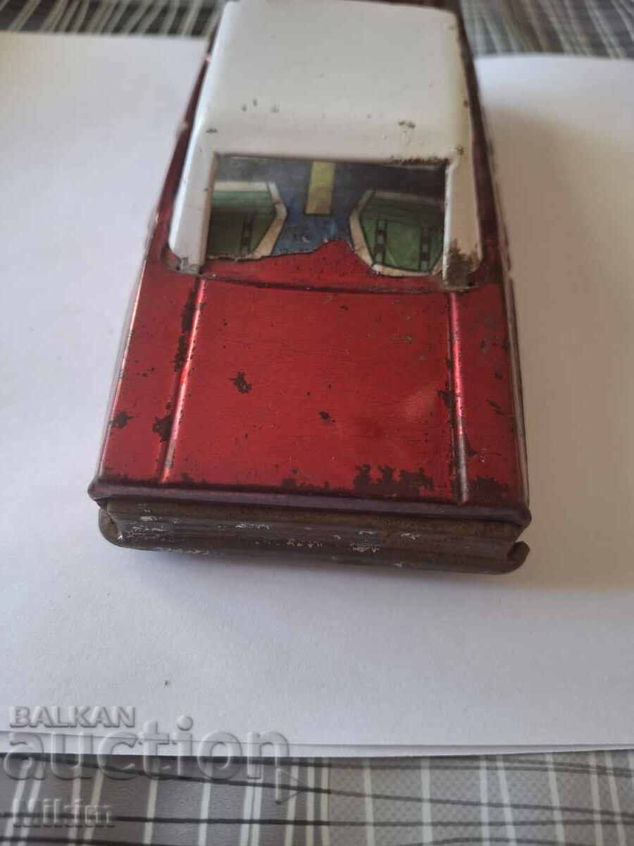 Livrarea Mașinuță rară din tablă din perioada socialistă, anii '60 3