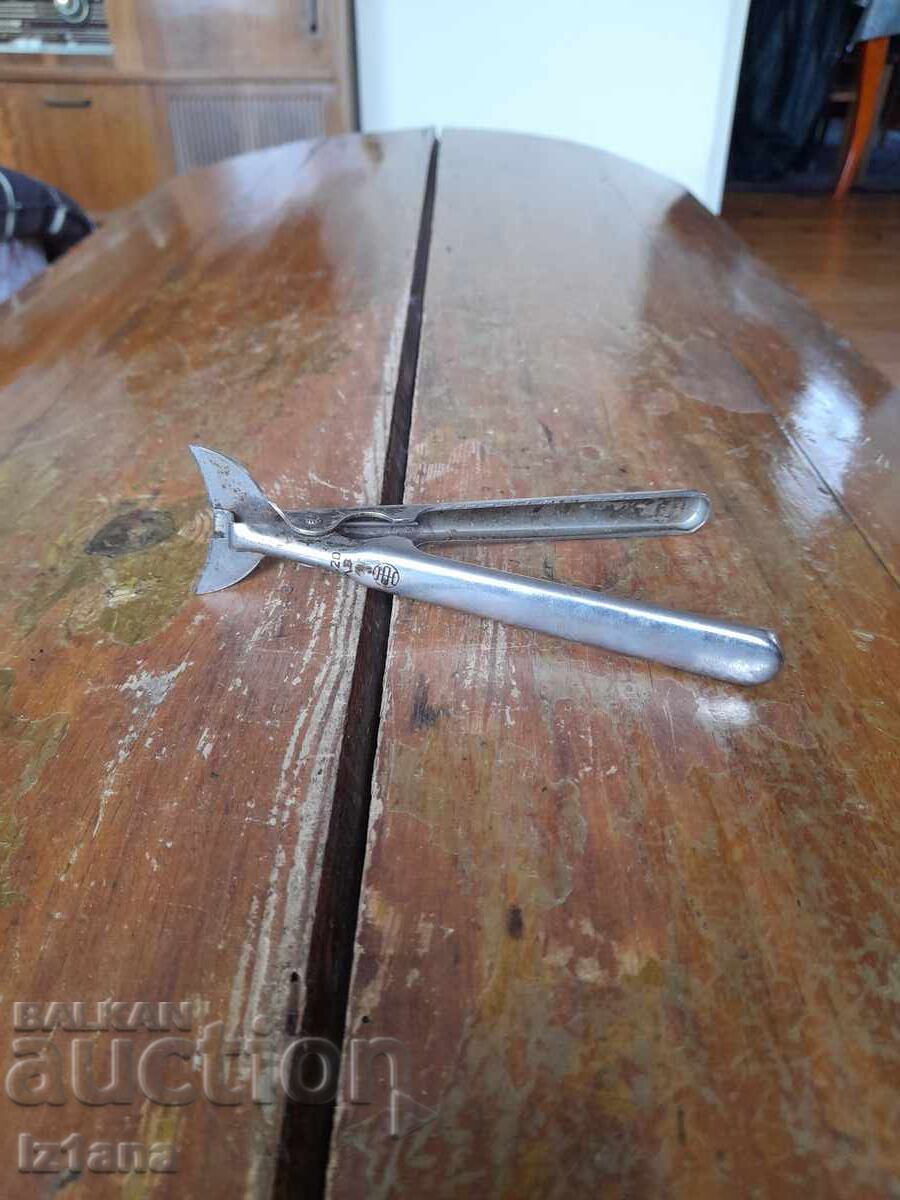 Un vechi deschizător de borcane