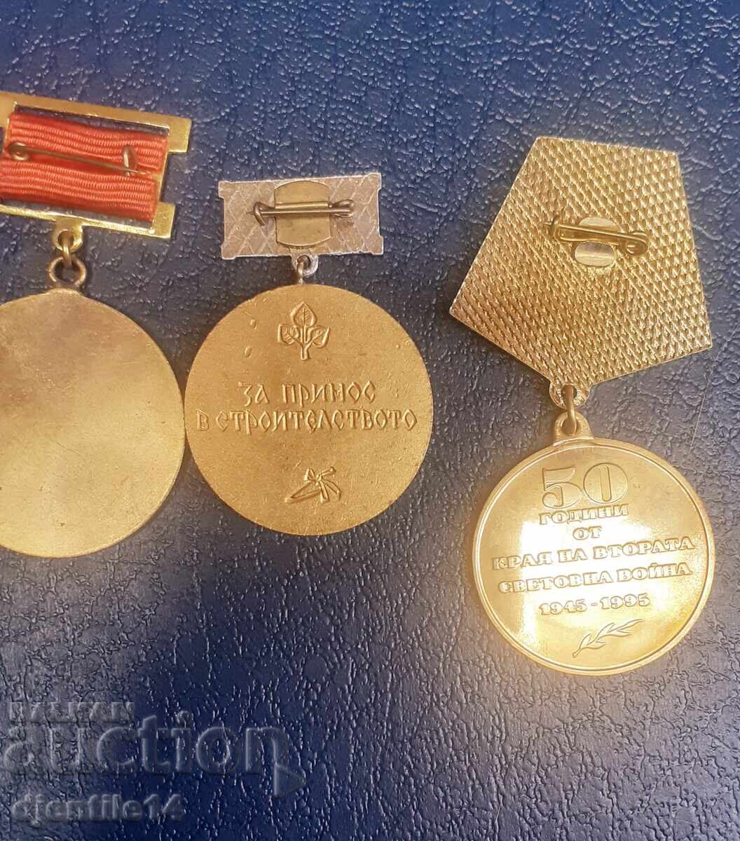 Insigne și Medalii cu preț € 10.00 | 19.56 BGN